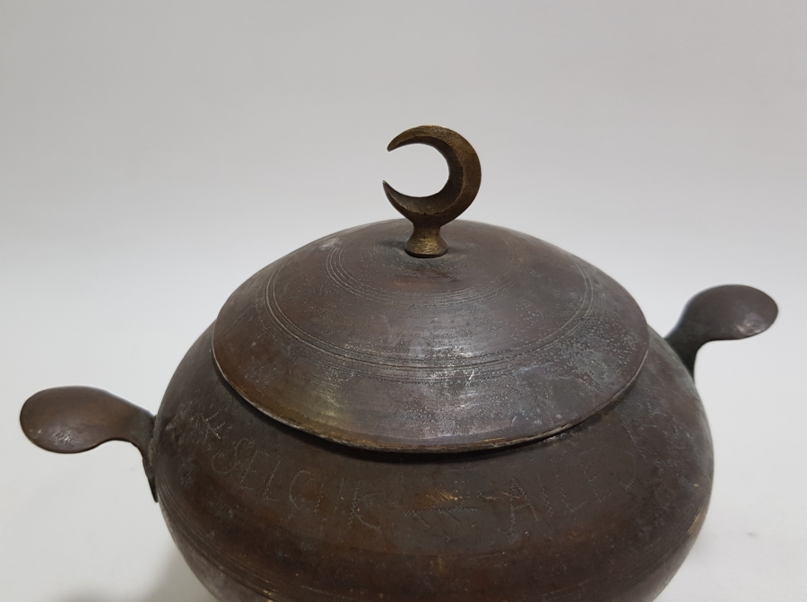 OSMANLI DÖNEMİ NADİR FORMDA HİLAL TUTMAÇLI KAPAKLI MACUNLUK