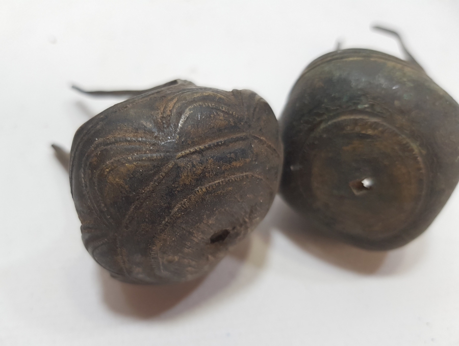 ÜZERLERİ KALEM VE KABARTMA İŞÇİLİKLİ 2 ADET OSMANLI DÖNEMİ PİŞTOV DİPÇİK ÇANAĞI