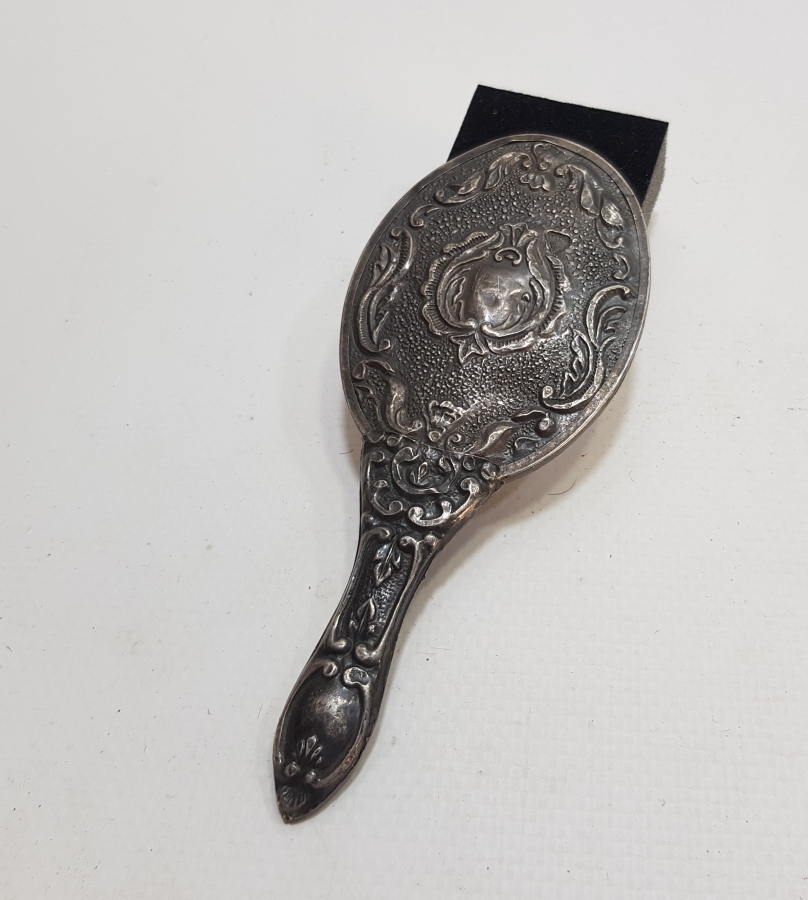 ÜZERİ KABARTMA İŞÇİLİKLİ ANTİKA GÜMÜŞ EL AYNASI