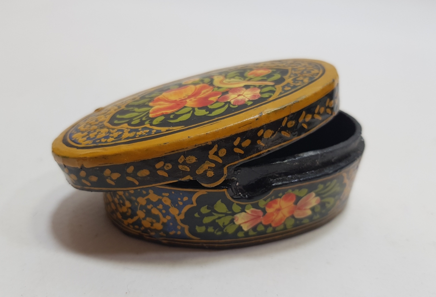 OSMANLI DÖNEMİ EL BOYAMA PAPİER MACHE OVAL FORMLU TESPİH KUTUSU