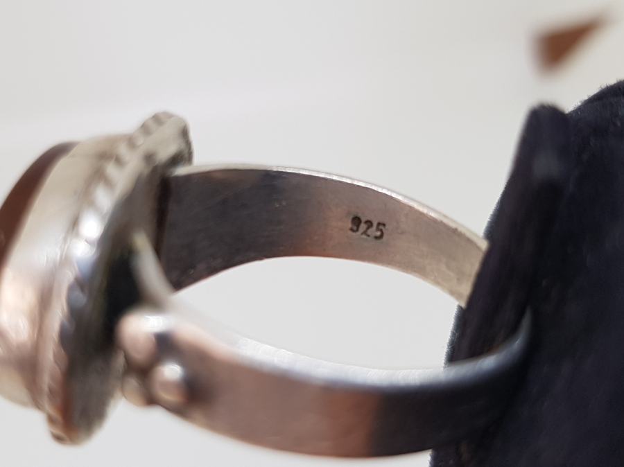 AKİK ÜZERİ EL KAZIMA İŞÇİLİKLİ ÖZEL YAPIM ANTİKA GÜMÜŞ YÜZÜK