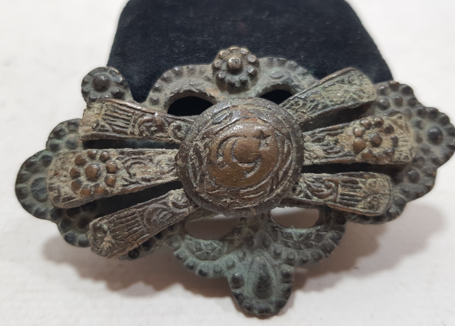ÜZERİ AY YILDIZLI OSMANLI DÖNEMİ BRONZ GELİN KEMERİ TOKASI