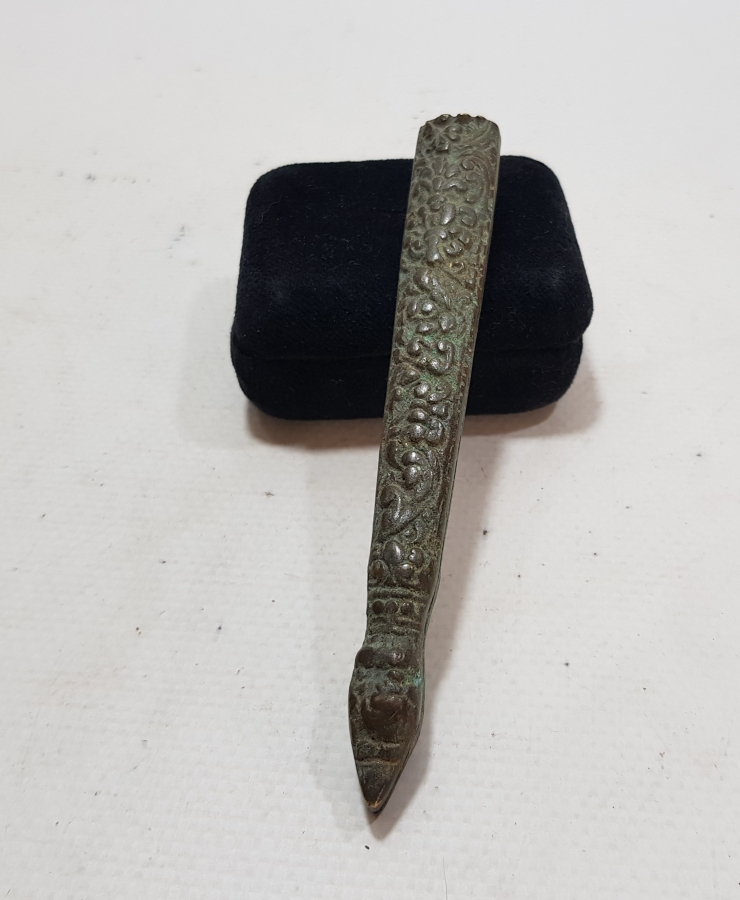 ÜZERİ KABARTMA İŞÇİLİKLİ OSMANLI DÖNEMİ BRONZ KAMA KINI