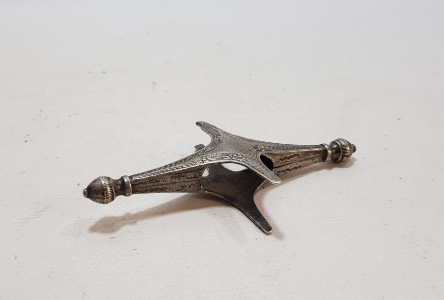 OSMANLI DÖNEMİ TUĞRALI VE ÇEŞNİLİ ABDÜLHAMİT HAN DÖNEMİ ÇOK NADİR GÜMÜŞ ERTUĞRUL ALAYLARI SUBAY KILICI BALÇAĞI