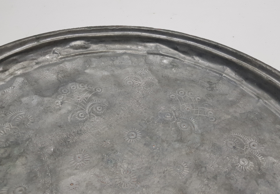 KABARTMA İŞÇİLİKLİ ANTİKA BAKIR KAHVE TEPSİSİ