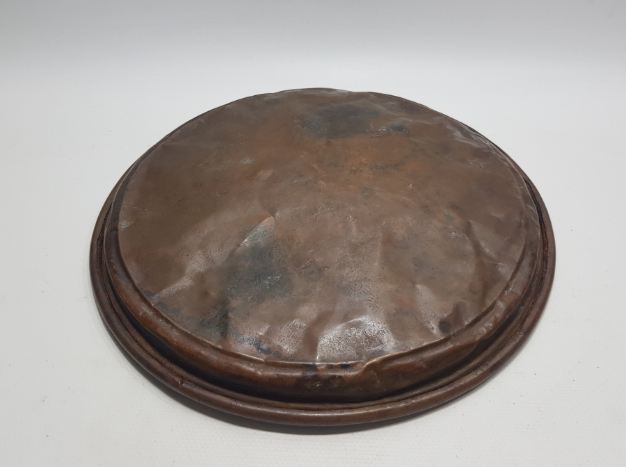 KABARTMA İŞÇİLİKLİ ANTİKA BAKIR KAHVE TEPSİSİ