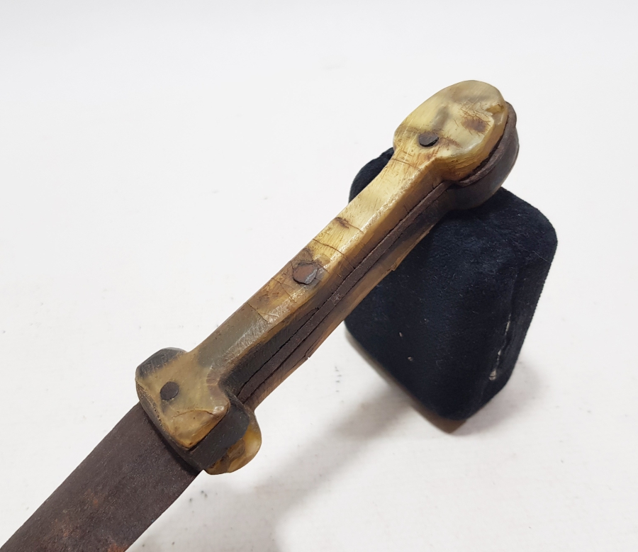 UÇ KISMI ZIRH DELİCİ FORMDA YAPILMIŞ BOYNUZ SAPLI NADİR FORMDA OSMANLI DÖNEMİ ÇERKES KAMASI