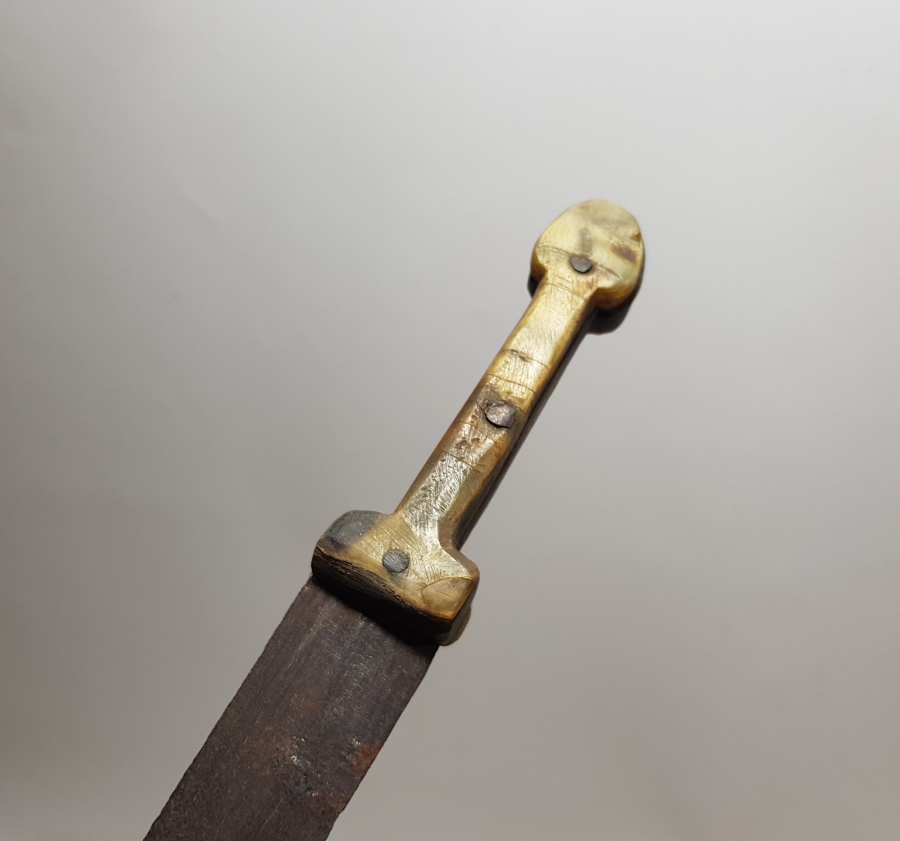 UÇ KISMI ZIRH DELİCİ FORMDA YAPILMIŞ BOYNUZ SAPLI NADİR FORMDA OSMANLI DÖNEMİ ÇERKES KAMASI