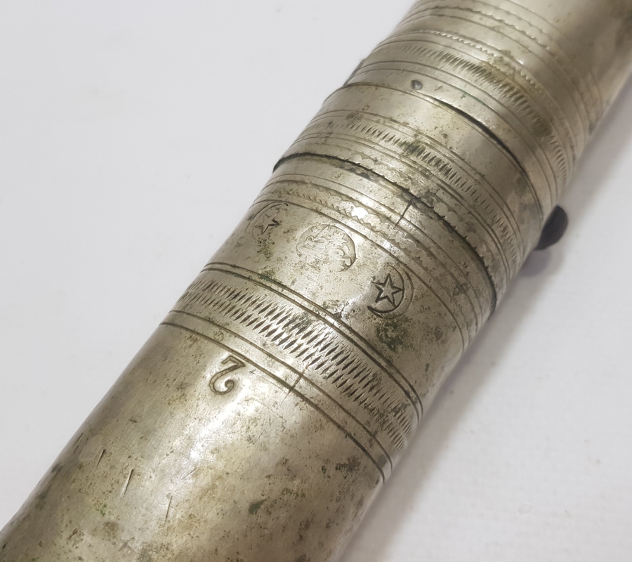 ÜZERİ AY YILDIZLI VE USTA DAMGALI ALPAKA KAHVE DEĞİRMENİ