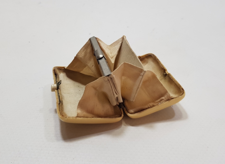 ÜZERİ GÜMÜŞ ÇAKMA İŞÇİLİKLİ OSMANLI DÖNEMİ BAKALİT CÜZDAN