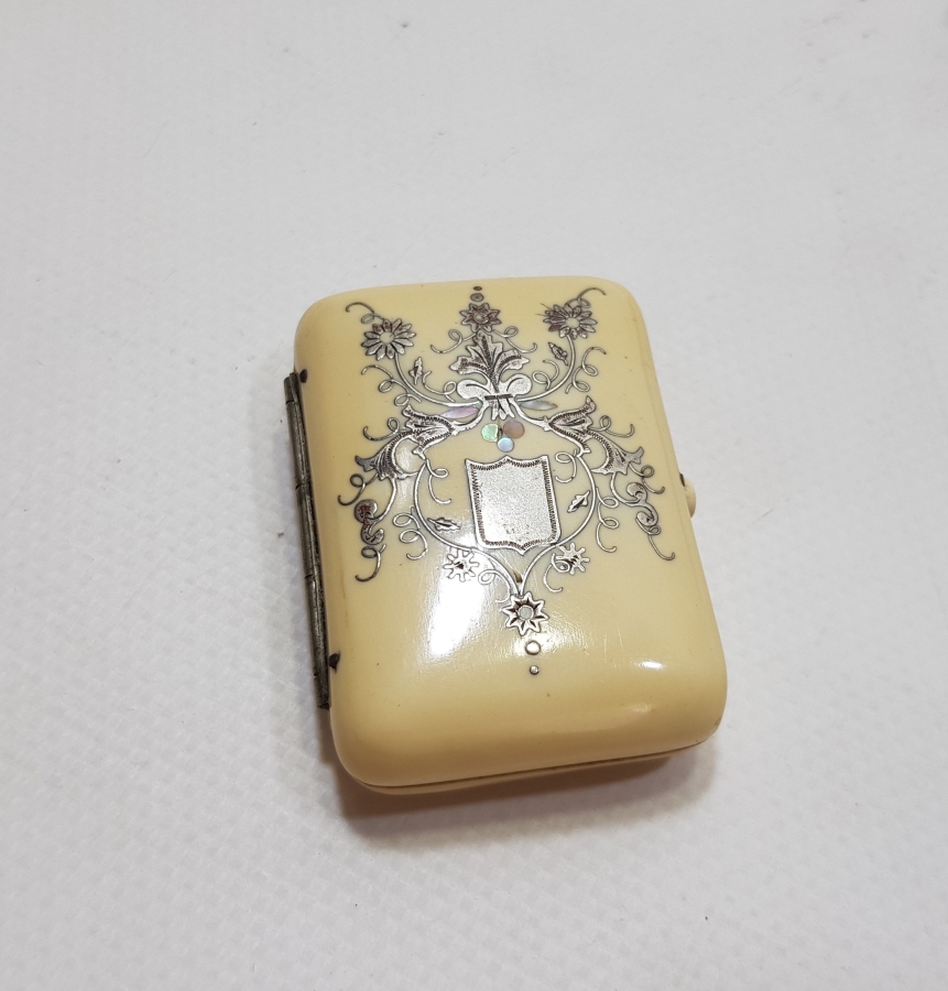 ÜZERİ GÜMÜŞ ÇAKMA İŞÇİLİKLİ OSMANLI DÖNEMİ BAKALİT CÜZDAN