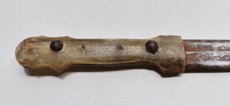 OSMANLI DÖNEMİ AY YILDIZLI VE BALIK FİGÜRLÜ BOYNUZ SAPLI İŞLEMELİ ÇERKES KAMASI