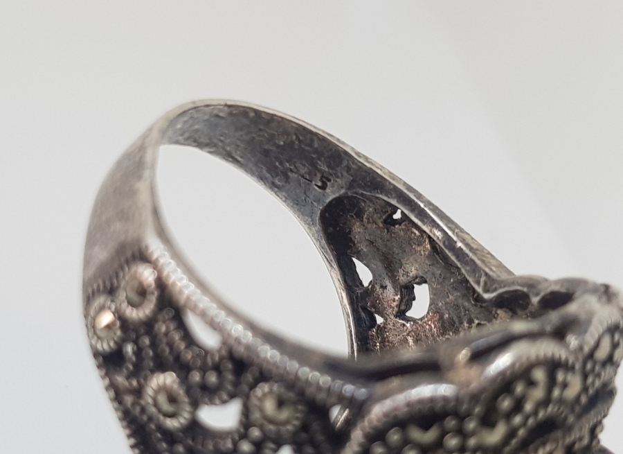 AKİK VE MARGAZİT TAŞLARIYLA SÜSLÜ GÜMÜŞ YÜZÜK