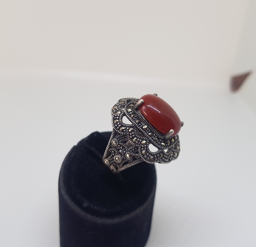 AKİK VE MARGAZİT TAŞLARIYLA SÜSLÜ GÜMÜŞ YÜZÜK