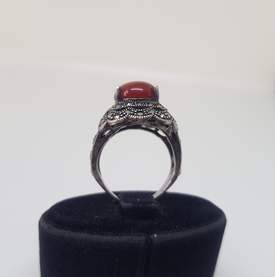 AKİK VE MARGAZİT TAŞLARIYLA SÜSLÜ GÜMÜŞ YÜZÜK