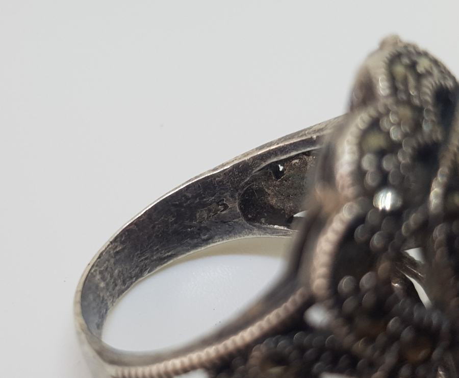 AKİK VE MARGAZİT TAŞLARIYLA SÜSLÜ GÜMÜŞ YÜZÜK