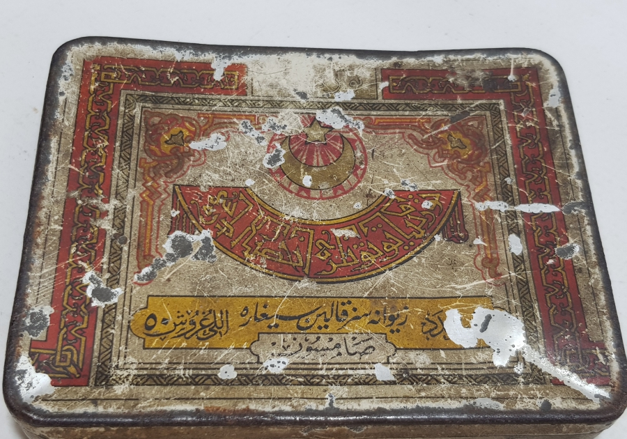 ÜZERİ OSMANLICA YAZILI OSMANLI DÖNEMİ TENEKE SİGARA KUTUSU