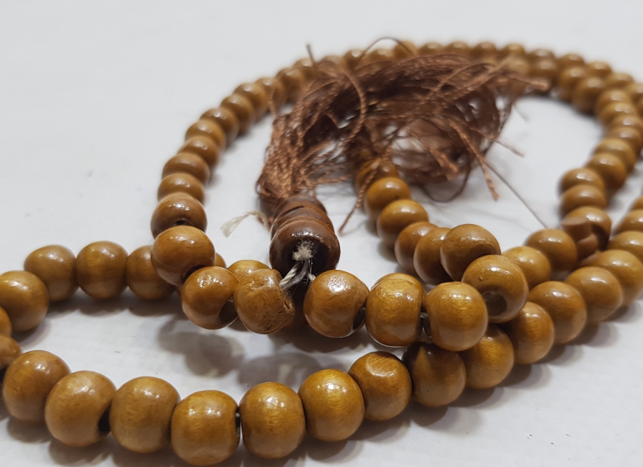 İÇİNDE KABE-İ ŞERİF GÖRSELİ BULUNAN MİKRO FOTOĞRAFLI OSMANLI DÖNEMİ AHŞAP NAMAZ TESPİHİ