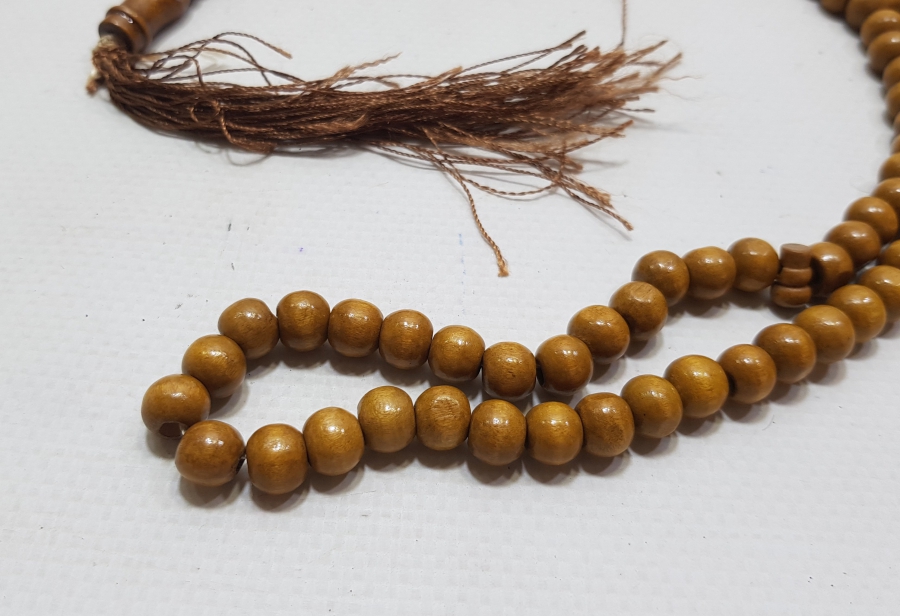 İÇİNDE KABE-İ ŞERİF GÖRSELİ BULUNAN MİKRO FOTOĞRAFLI OSMANLI DÖNEMİ AHŞAP NAMAZ TESPİHİ