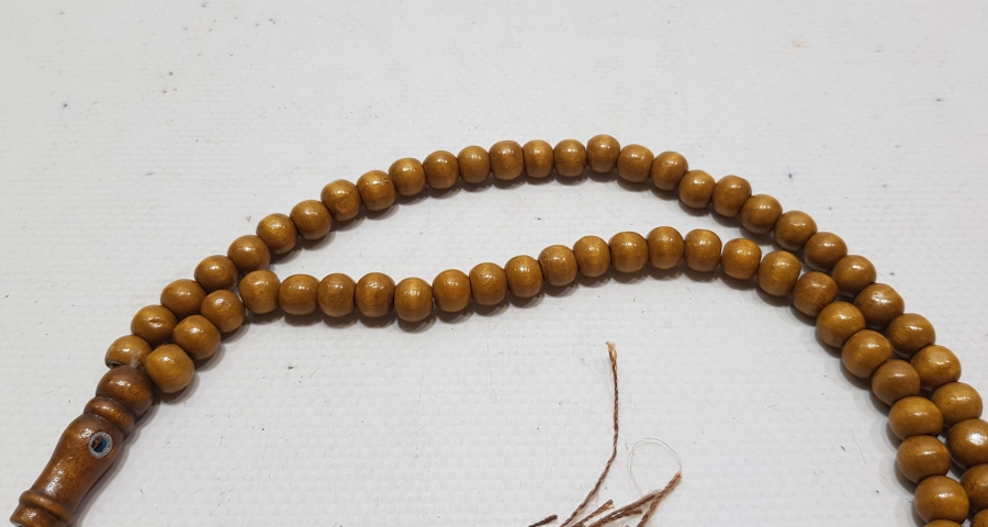 İÇİNDE KABE-İ ŞERİF GÖRSELİ BULUNAN MİKRO FOTOĞRAFLI OSMANLI DÖNEMİ AHŞAP NAMAZ TESPİHİ