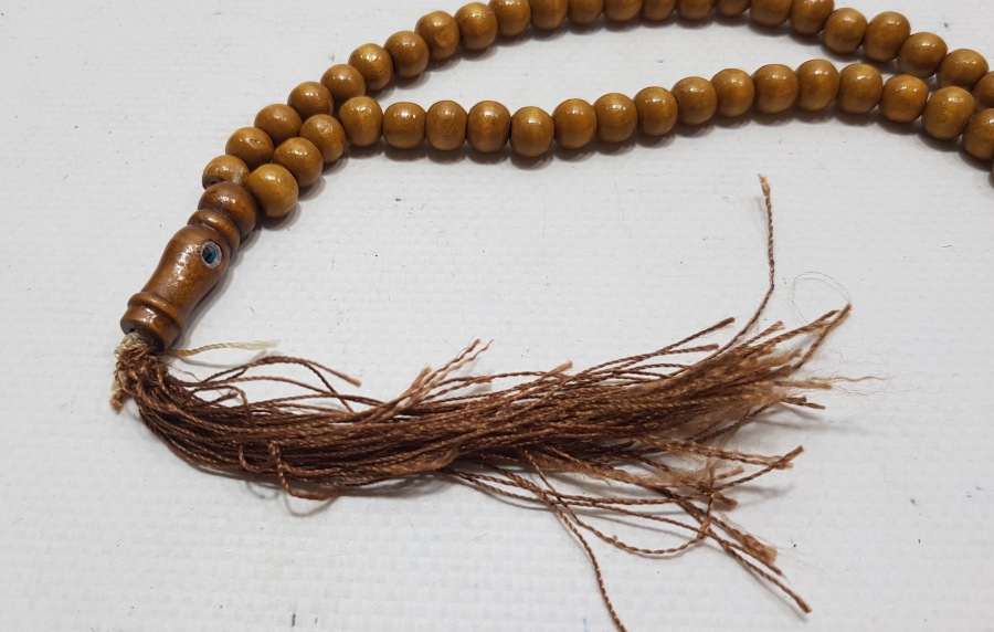 İÇİNDE KABE-İ ŞERİF GÖRSELİ BULUNAN MİKRO FOTOĞRAFLI OSMANLI DÖNEMİ AHŞAP NAMAZ TESPİHİ