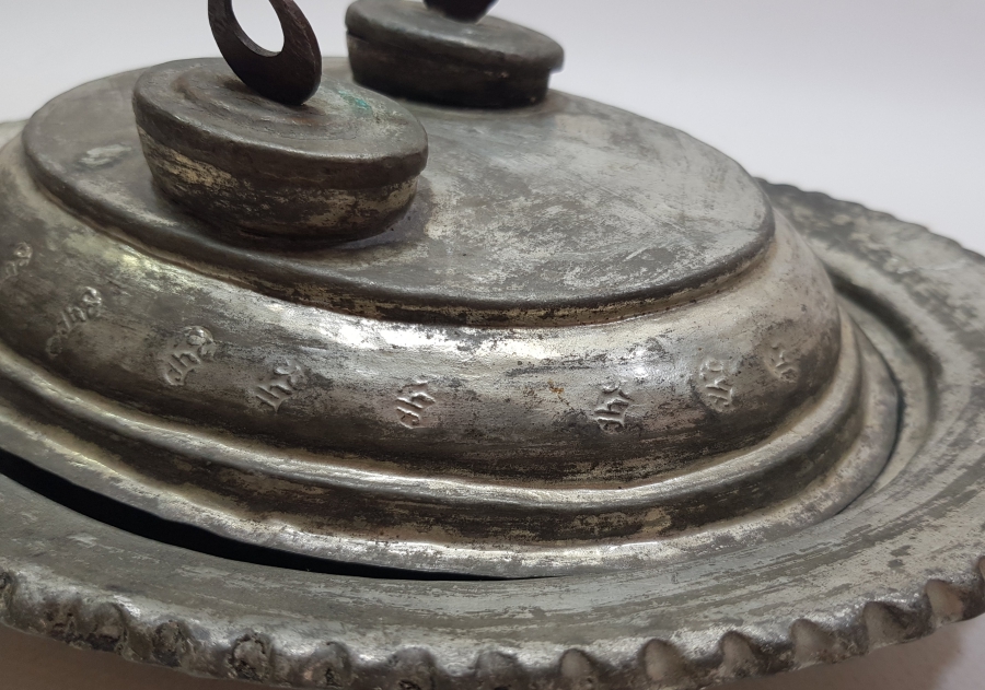 OSMANLI DÖNEMİ DAMGALI VE HİLAL TUTMAÇLI NADİR FORMDA BOSNA İŞİ KAPAKLI LENGER