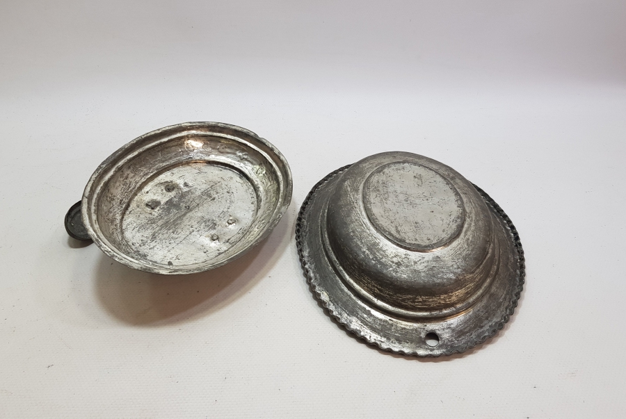 OSMANLI DÖNEMİ DAMGALI VE HİLAL TUTMAÇLI NADİR FORMDA BOSNA İŞİ KAPAKLI LENGER