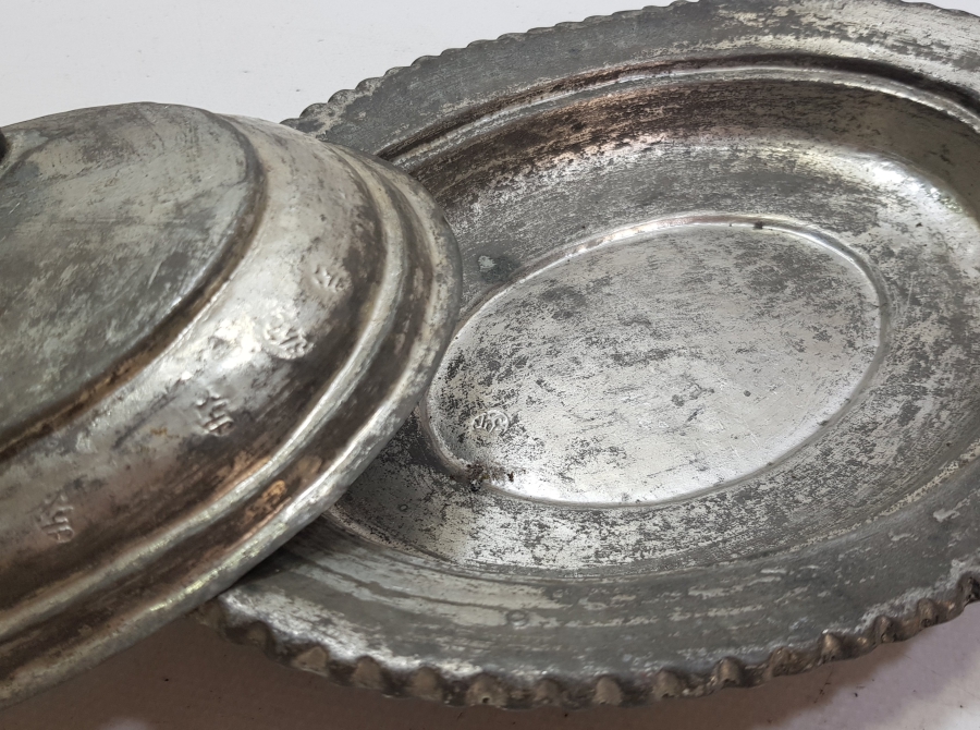 OSMANLI DÖNEMİ DAMGALI VE HİLAL TUTMAÇLI NADİR FORMDA BOSNA İŞİ KAPAKLI LENGER