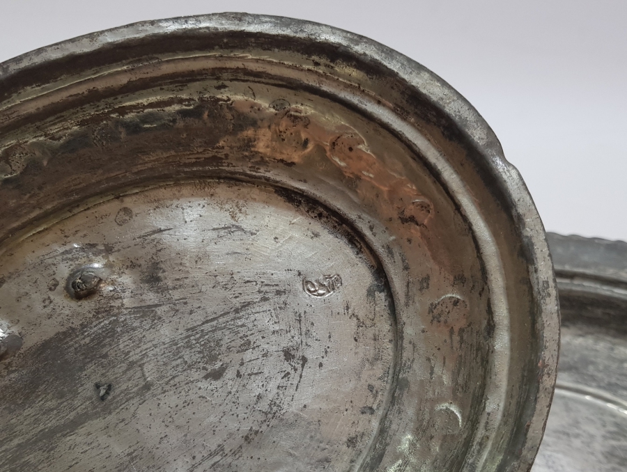 OSMANLI DÖNEMİ DAMGALI VE HİLAL TUTMAÇLI NADİR FORMDA BOSNA İŞİ KAPAKLI LENGER