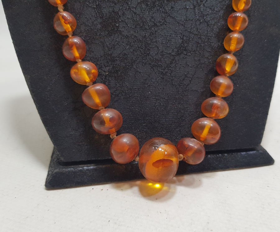 İÇERİSİNDE BİTKİ FOSİLLERİ BULUNAN ÖZEL YAPIM ANTİKA DAMLA KEHRİBAR GERDANLIK