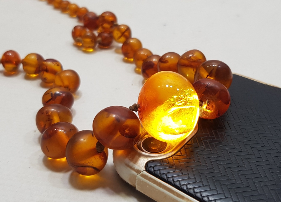 İÇERİSİNDE BİTKİ FOSİLLERİ BULUNAN ÖZEL YAPIM ANTİKA DAMLA KEHRİBAR GERDANLIK