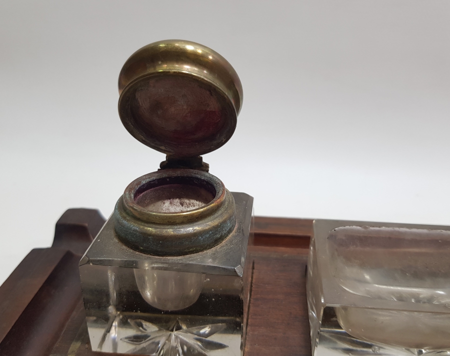 ÇOK NADİR ANTİKA AHŞAP KAİDELİ YÜKSEK KONDİSYONDA ANTİKA YAZI TAKIMI