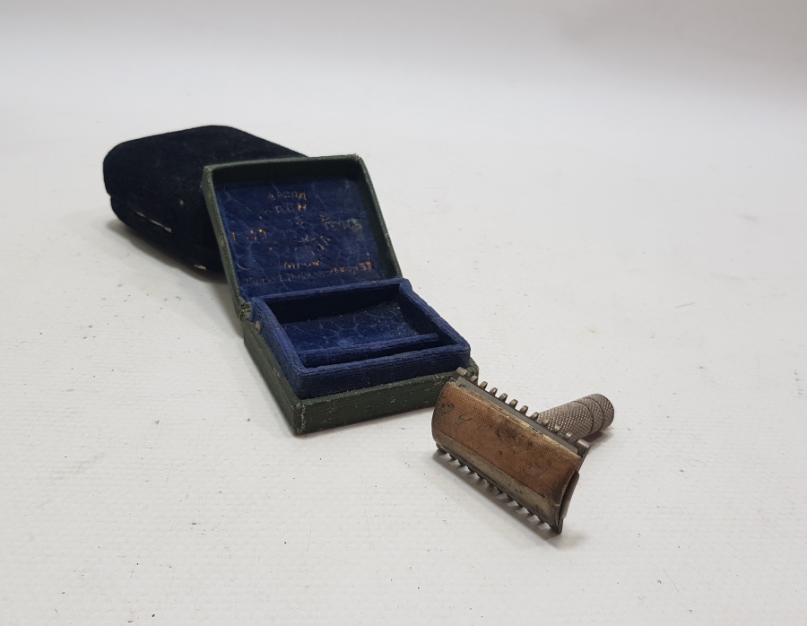 ORİJİNAL KUTUSUNDA SEYAHAT TRAŞ TAKIMI