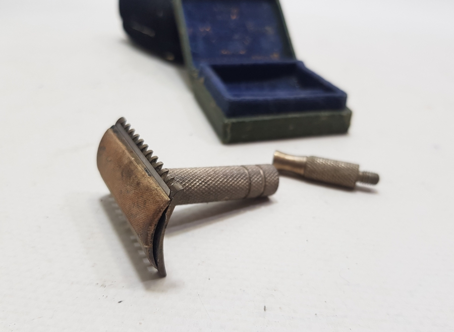 ORİJİNAL KUTUSUNDA SEYAHAT TRAŞ TAKIMI