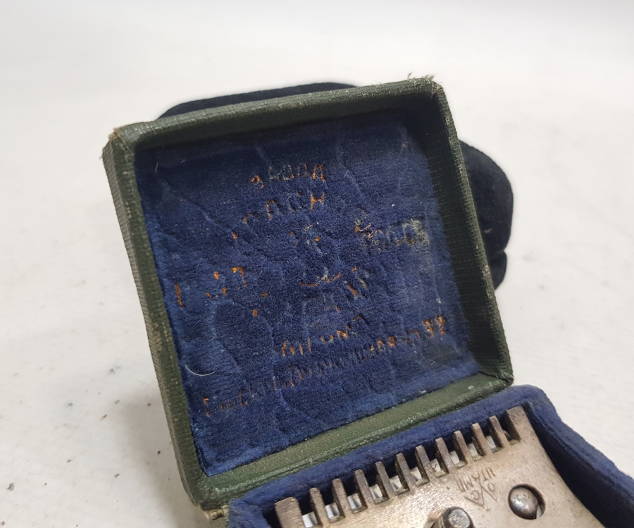 ORİJİNAL KUTUSUNDA SEYAHAT TRAŞ TAKIMI