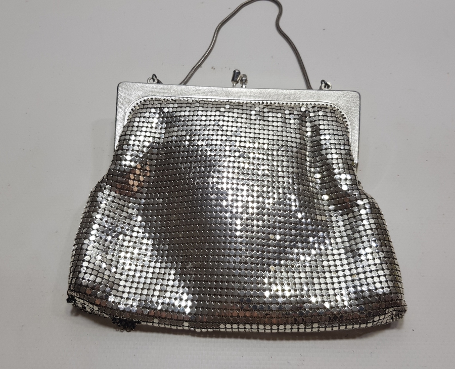 BÜYÜK BOY GÜMÜŞ KAPLAMA ANTİKA GECE ÇANTASI