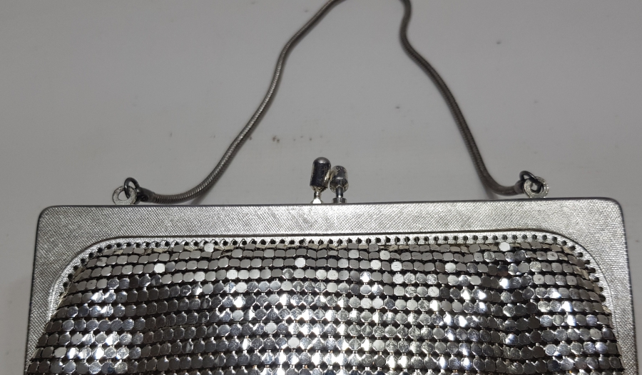 BÜYÜK BOY GÜMÜŞ KAPLAMA ANTİKA GECE ÇANTASI