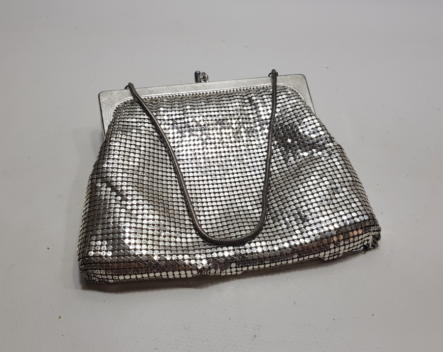 BÜYÜK BOY GÜMÜŞ KAPLAMA ANTİKA GECE ÇANTASI