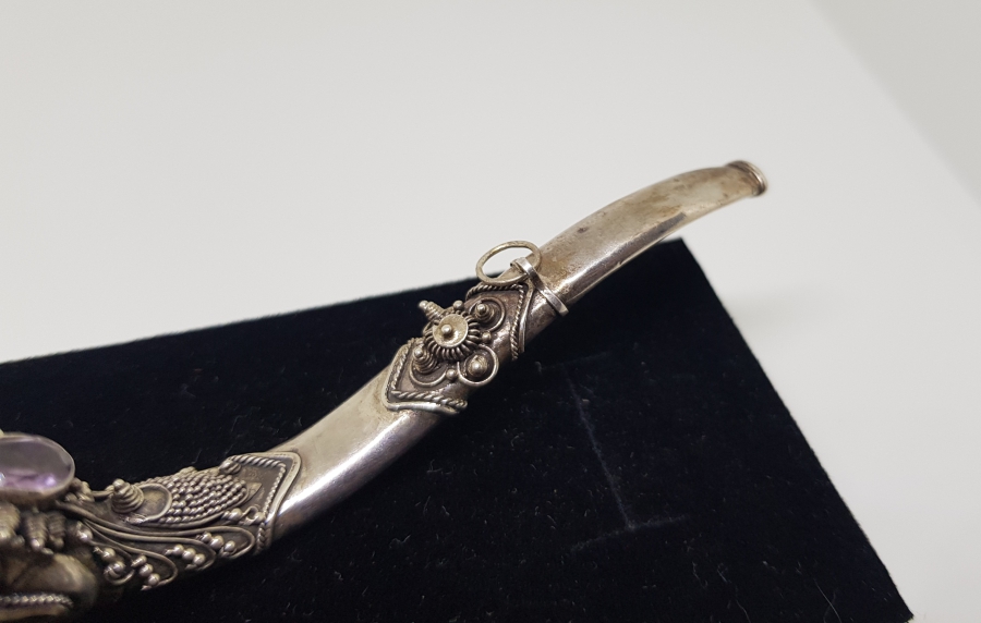 ÜZERİ DOĞAL TAŞLI EJDERHA FORMUNDA YAPILMIŞ OSMANLI DÖNEMİ RUM İŞİ GÜMÜŞ SİGARA AĞIZLIĞI