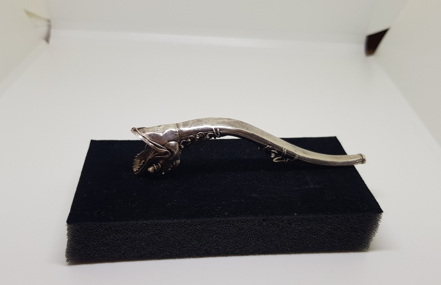 ÜZERİ DOĞAL TAŞLI EJDERHA FORMUNDA YAPILMIŞ OSMANLI DÖNEMİ RUM İŞİ GÜMÜŞ SİGARA AĞIZLIĞI