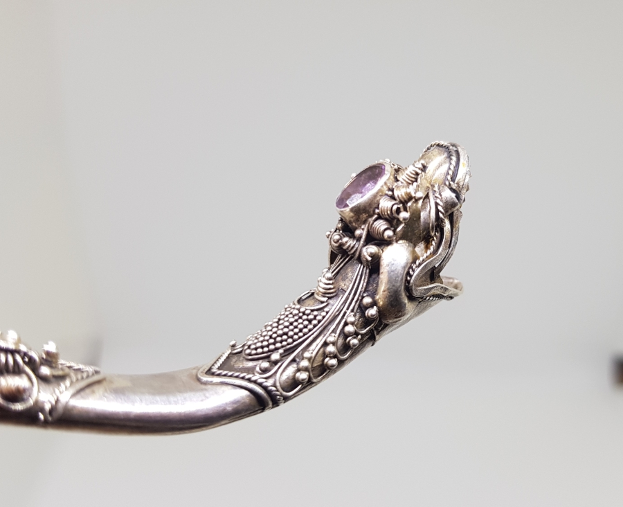 ÜZERİ DOĞAL TAŞLI EJDERHA FORMUNDA YAPILMIŞ OSMANLI DÖNEMİ RUM İŞİ GÜMÜŞ SİGARA AĞIZLIĞI