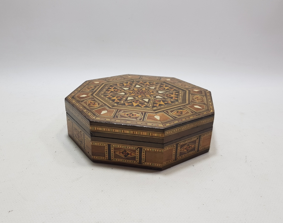 MARKUTERİ İŞÇİLİKLİ OSMANLI DÖNEMİ BÜYÜK BOY KAPAKLI KUTU