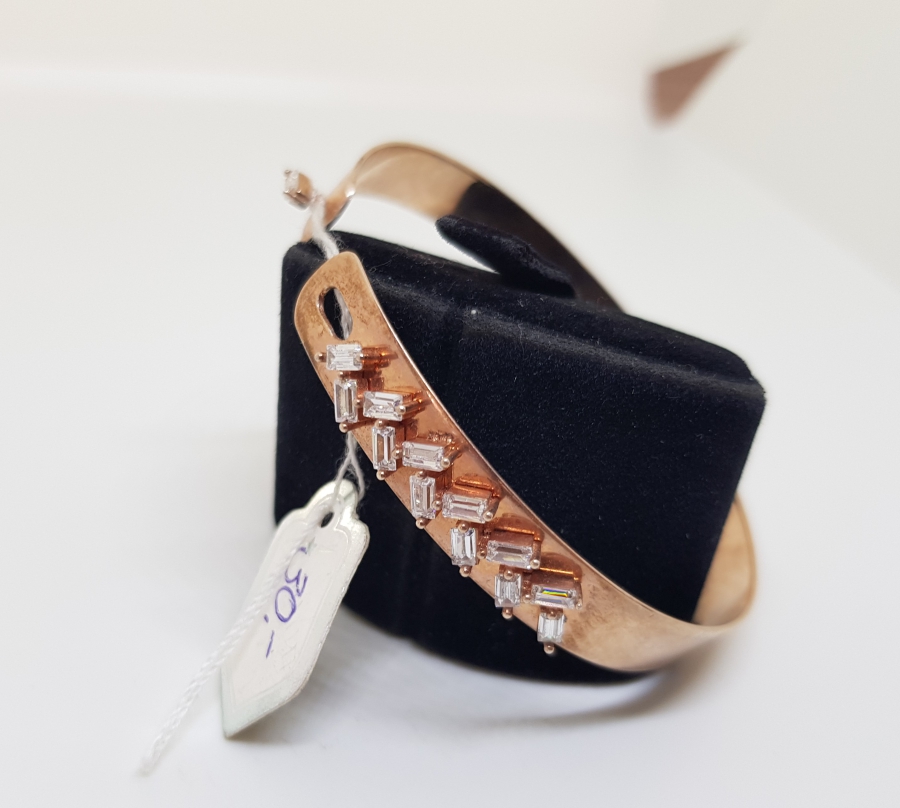 BAGET FORMLU MARGAZİT TAŞLAR BULUNAN ÖZEL YAPIM GÜMÜŞ AVRUPA BİLEKLİK