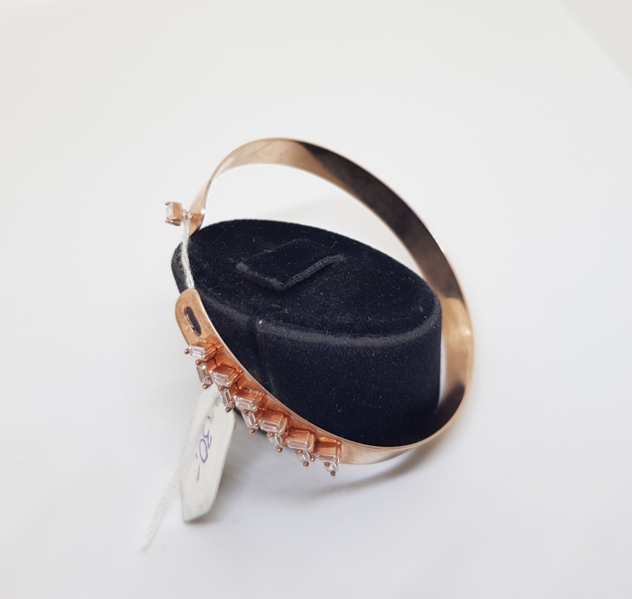 BAGET FORMLU MARGAZİT TAŞLAR BULUNAN ÖZEL YAPIM GÜMÜŞ AVRUPA BİLEKLİK