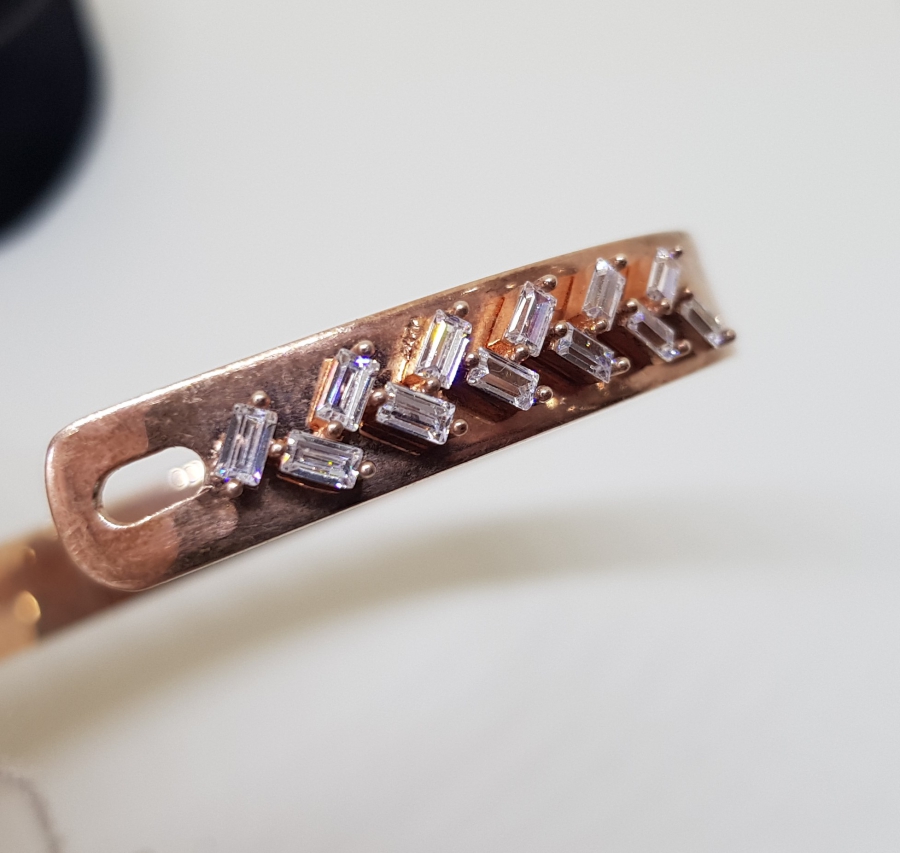 BAGET FORMLU MARGAZİT TAŞLAR BULUNAN ÖZEL YAPIM GÜMÜŞ AVRUPA BİLEKLİK