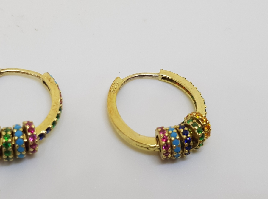 GÜMÜŞ ÜZERİ ALTIN KAPLAMA RENK CÜMBÜŞÜ MODELİ KÜPE