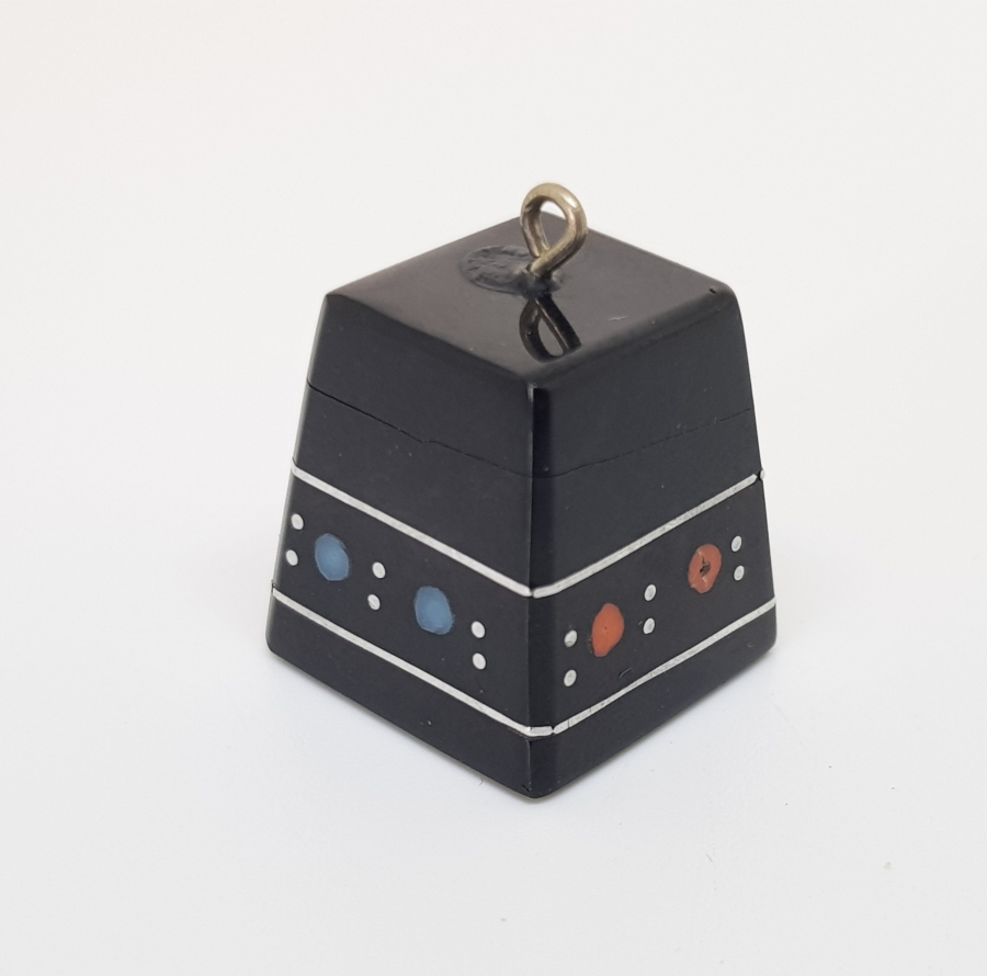 KABE İ ŞERİF FORMUNDA YAPILMIŞ OSMANLI DÖNEMİ BÜYÜK BOY OLTU TAŞI KOLYE UCU