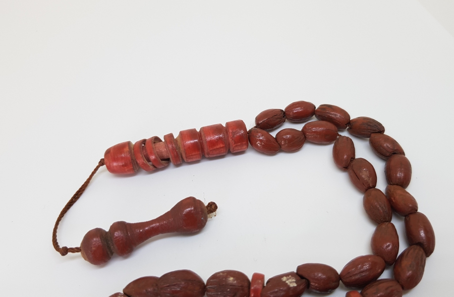 OSMANLI DÖNEMİ ZEYTİN ÇEKİRDEĞİNDEN YAPILMIŞ İMAMESİ MEVLEVİ SİKKESİ FORMUNDA TESPİH