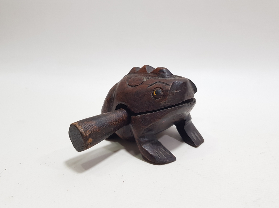 OSMANLI DÖNEMİ KURBAĞA FORMUNDA YAPILMIŞ KURBAĞA SESİ ÇIKARAN ANTİKA AHŞAP OYUNCAK