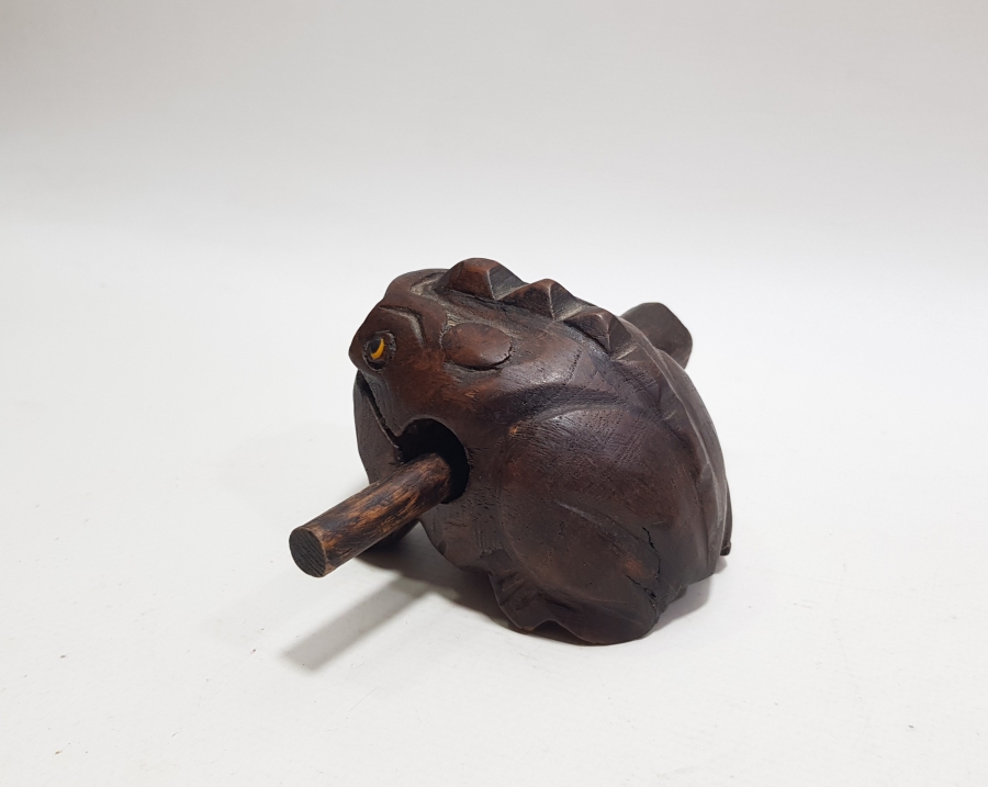 OSMANLI DÖNEMİ KURBAĞA FORMUNDA YAPILMIŞ KURBAĞA SESİ ÇIKARAN ANTİKA AHŞAP OYUNCAK